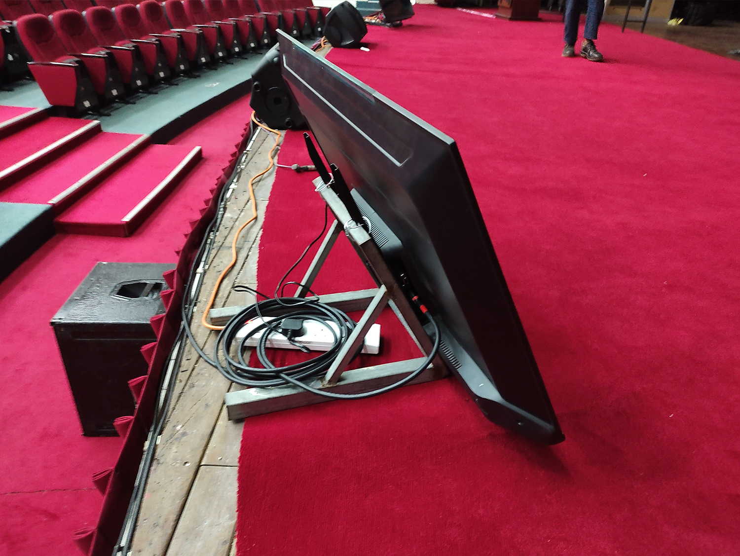 Confidence Monitor Stand